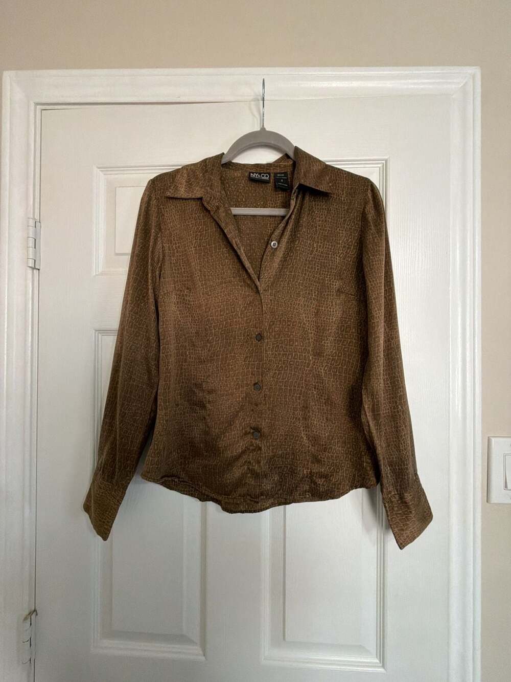NY&CO Women's Brown Crocodile Print 100% Silk Button Down Shirt Size S